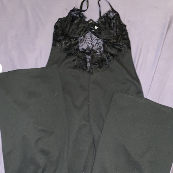 Give me a hint lace jumpsuit fashion nova size L - Picture 9 of 9